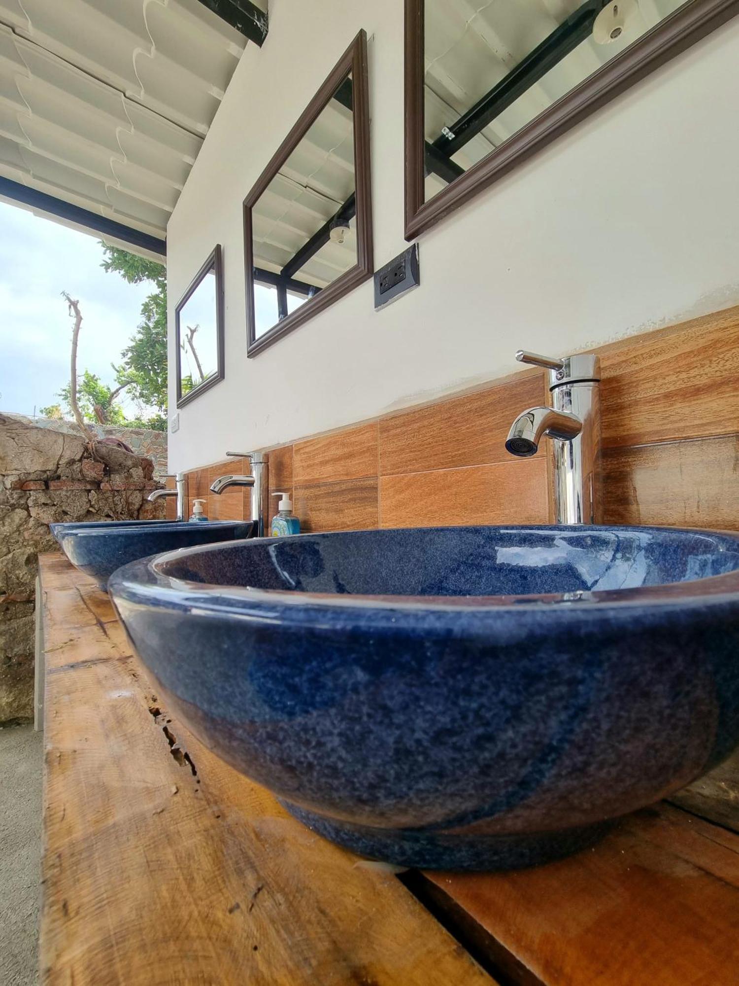 Central Hostel San Sebastian Antigua ภายนอก รูปภาพ