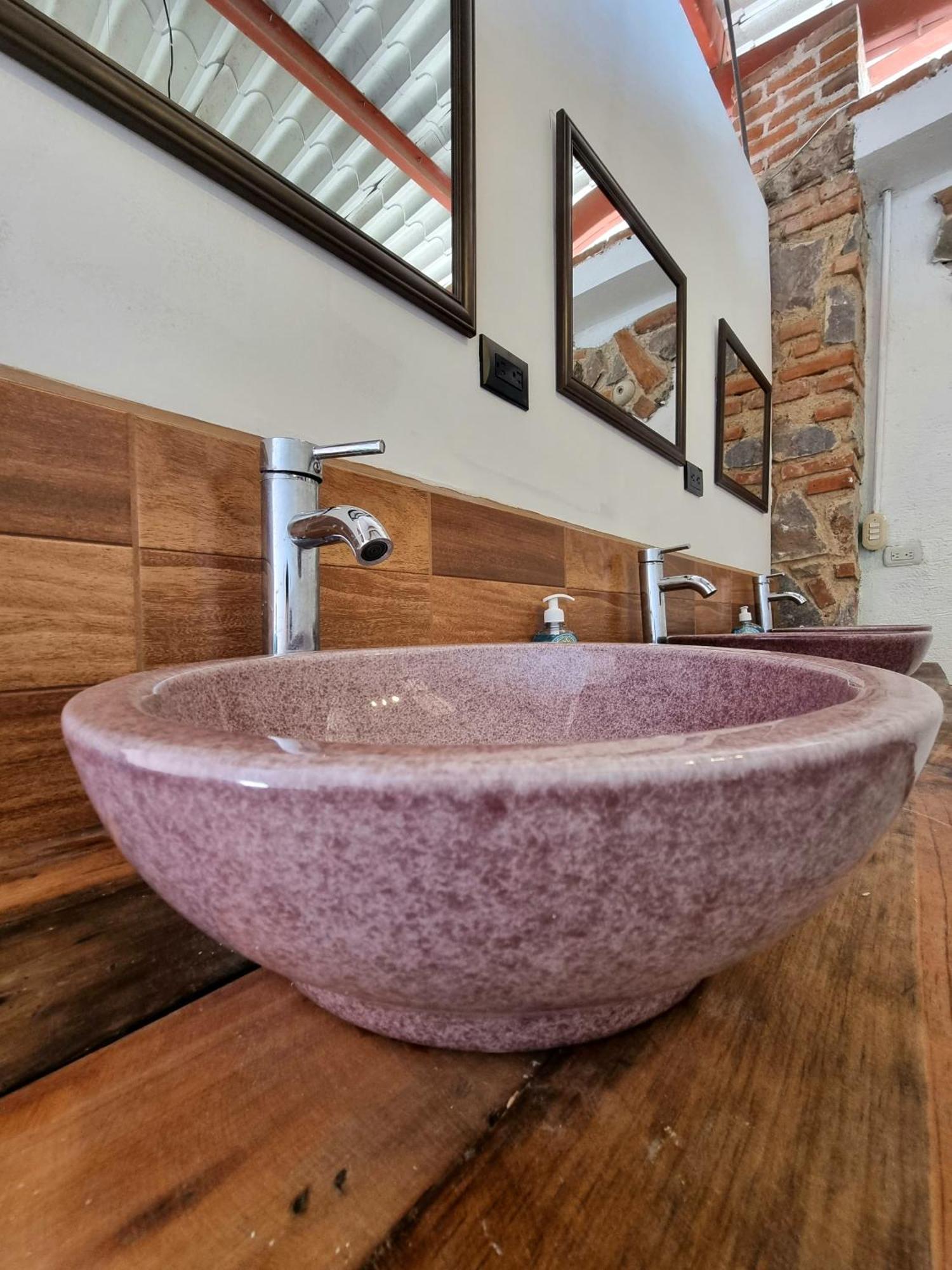 Central Hostel San Sebastian Antigua ภายนอก รูปภาพ